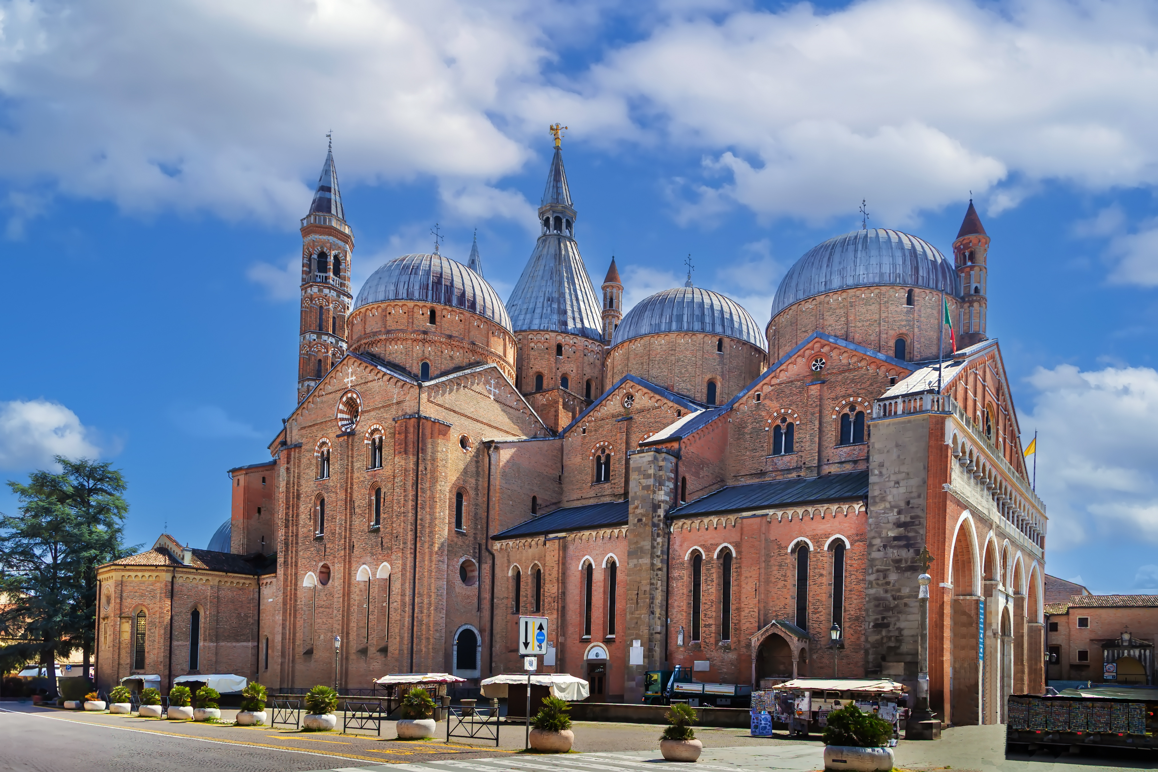 Basilica Heiliger Antonius.jpeg