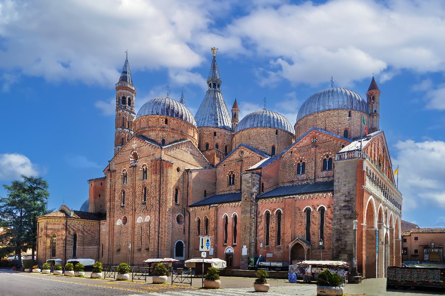Basilica Heiliger Antonius.jpeg Basilica Heiliger Antonius.jpeg